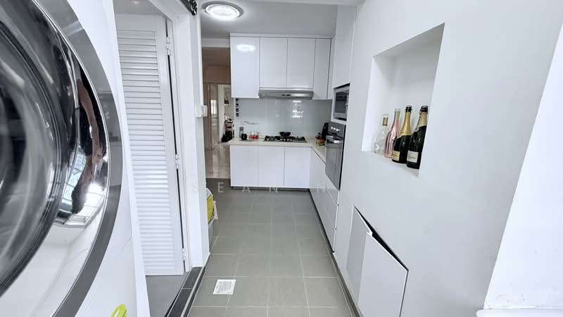 249 Bishan Street 22 HDB Flat For Sale at S$ 750,888 | PropertyGuru Singapore - Kitchen