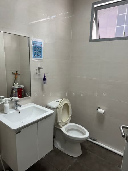 Solstice Business Centre, 23 New Industrial Road, Hougang / Punggol / Sengkang, 1,206 sqft, Light Industrial (B1) For Sale, by Josephine Ng, 500072859 - Internal Toilet - CommercialGuru.com.sg