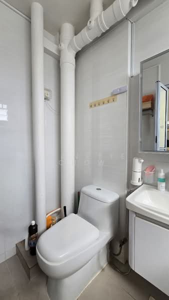 554 Hougang Street 51 HDB Flat For Sale at S$ 718,888 | PropertyGuru Singapore - Bathroom
