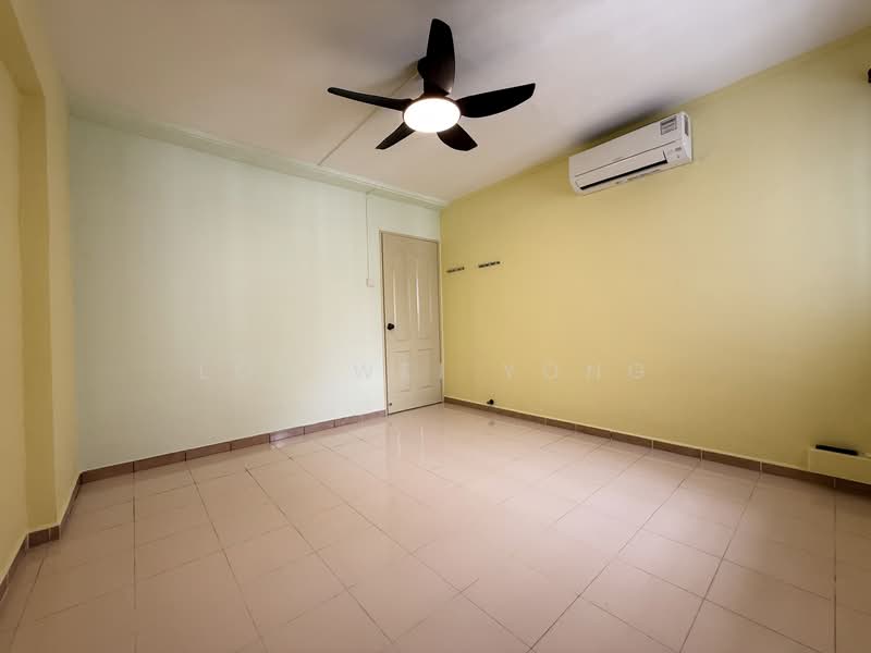 755 Yishun Street 72, 755 Yishun Street 72, Room Rental, 150 sqft, HDB Flat For Rent, by Loh Wei Yong, 500072896 - Master Bedroom - PropertyGuru.com.sg