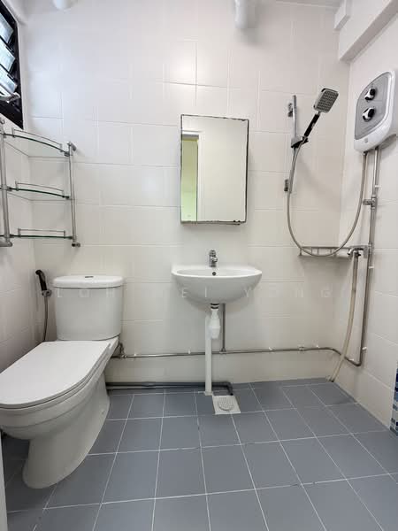755 Yishun Street 72, 755 Yishun Street 72, Room Rental, 150 sqft, HDB Flat For Rent, by Loh Wei Yong, 500072896 - Master Bathroom - PropertyGuru.com.sg
