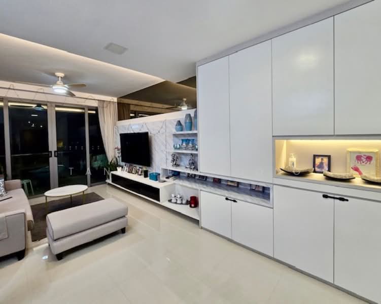 Waterfront Waves, 760 Bedok Reservoir Road, 4 Bedrooms, 1,345 sqft, Condominium For Rent, by Tan Siew Foong, 500072902 - Living Room - PropertyGuru.com.sg