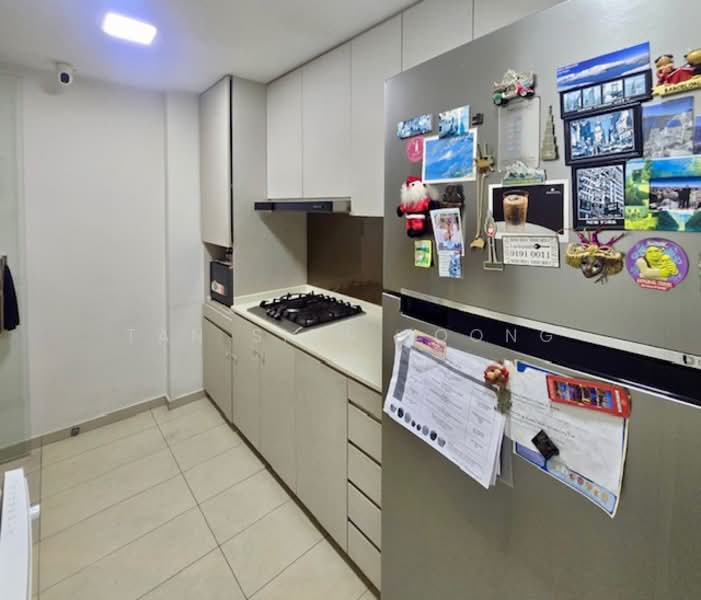 Waterfront Waves, 760 Bedok Reservoir Road, 4 Bedrooms, 1,345 sqft, Condominium For Rent, by Tan Siew Foong, 500072902 - Kitchen - PropertyGuru.com.sg