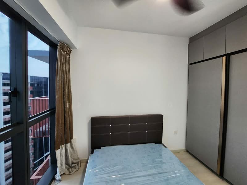 Riverfront Residences Condominium For Sale at S$ 1,000,000 | PropertyGuru Singapore - Bedroom