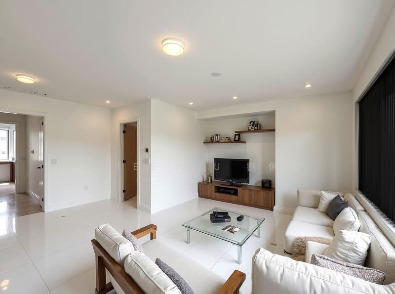 673C Jurong West Street 65 HDB Flat For Sale at S$ 600,000 | PropertyGuru Singapore - Living Room