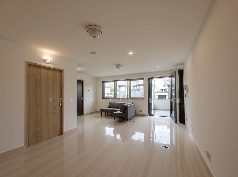 673C Jurong West Street 65 HDB Flat For Sale at S$ 600,000 | PropertyGuru Singapore - Living Room