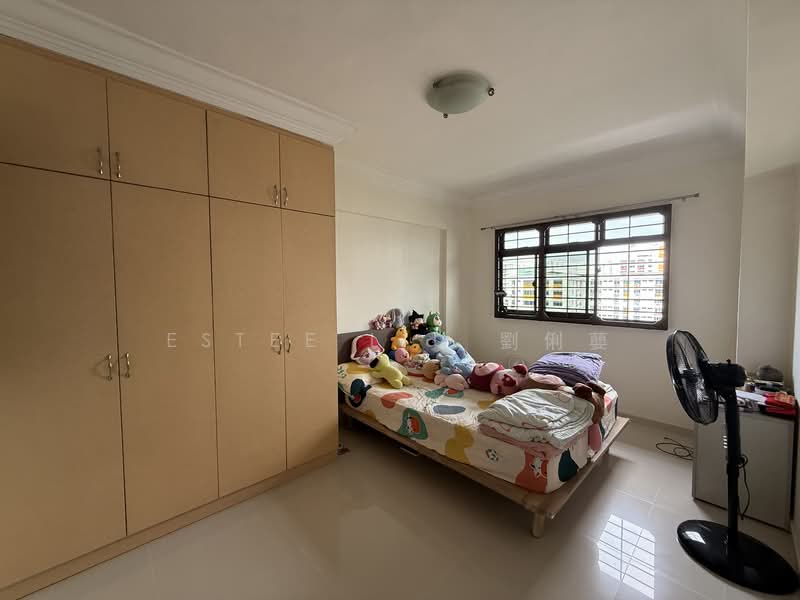 673C Jurong West Street 65 HDB Flat For Sale at S$ 600,000 | PropertyGuru Singapore - Bedroom