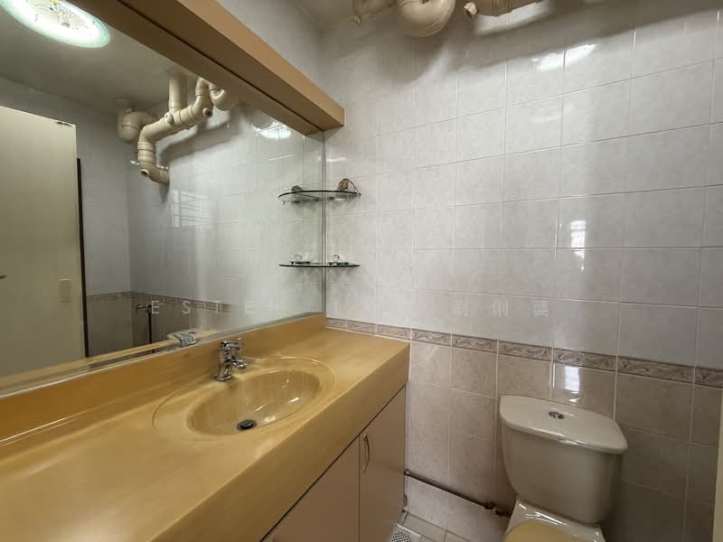 673C Jurong West Street 65 HDB Flat For Sale at S$ 600,000 | PropertyGuru Singapore - Bathroom