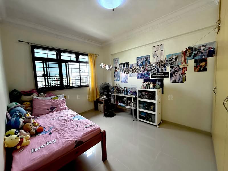 673C Jurong West Street 65 HDB Flat For Sale at S$ 600,000 | PropertyGuru Singapore - Bedroom