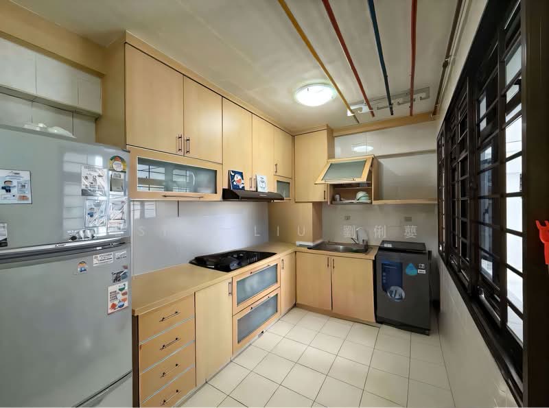 673C Jurong West Street 65 HDB Flat For Sale at S$ 600,000 | PropertyGuru Singapore - Kitchen