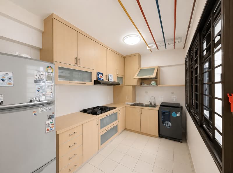 673C Jurong West Street 65, 673C Jurong West Street 65, 3 Bedrooms, 980 sqft, HDB Flat For Sale, by Estee Liu 刘轩宁, 500072975 - Kitchen - PropertyGuru.com.sg