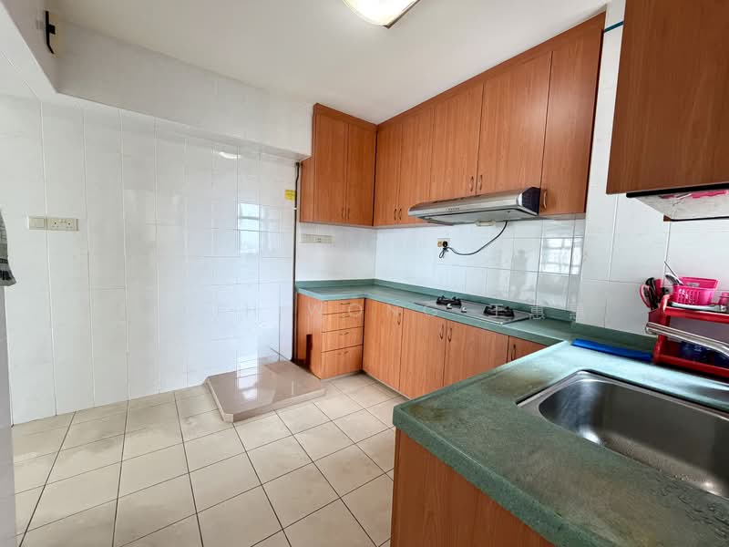 28D Dover Crescent HDB Flat For Sale at S$ 975,000 | PropertyGuru Singapore - Kitchen