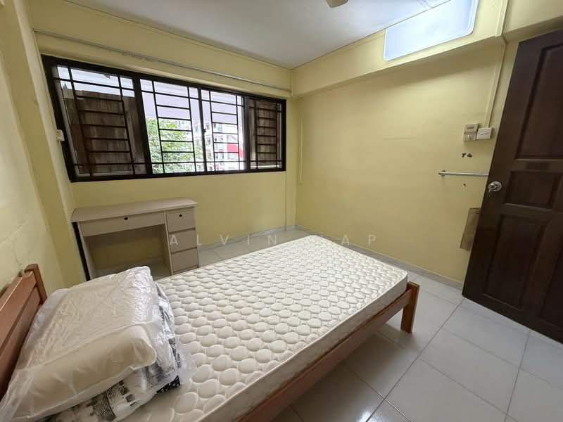 209 Toa Payoh North, 209 Toa Payoh North, 3 Bedrooms, 872 sqft, HDB Flat For Rent, by Alvin Yap, 500073004 - Bedroom - PropertyGuru.com.sg