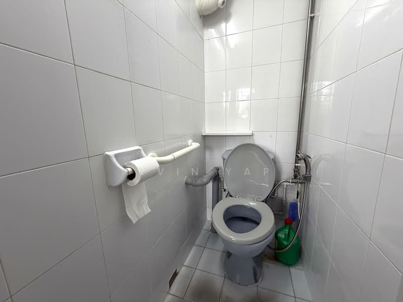 209 Toa Payoh North, 209 Toa Payoh North, 3 Bedrooms, 872 sqft, HDB Flat For Rent, by Alvin Yap, 500073004 - Bathroom - PropertyGuru.com.sg