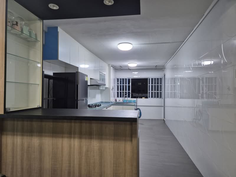 248 Jurong East Street 24 HDB Flat For Sale at S$ 478,888 | PropertyGuru Singapore - Kitchen