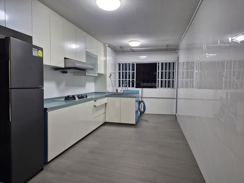 248 Jurong East Street 24 HDB Flat For Sale at S$ 478,888 | PropertyGuru Singapore - Kitchen