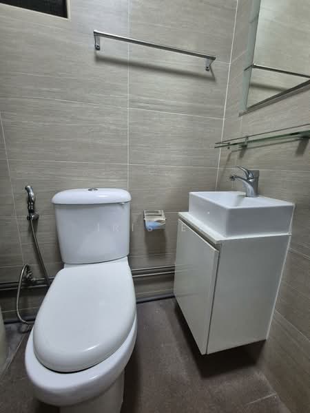 248 Jurong East Street 24 HDB Flat For Sale at S$ 478,888 | PropertyGuru Singapore - Bathroom