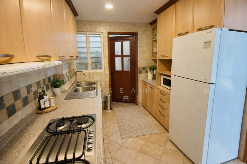 Emerald Garden Condominium For Sale at S$ 2,600,000 | PropertyGuru Singapore - Kitchen