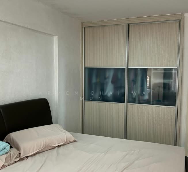 53 Teban Gardens Road HDB Flat For Sale at S$ 495,000 | PropertyGuru Singapore - Bedroom