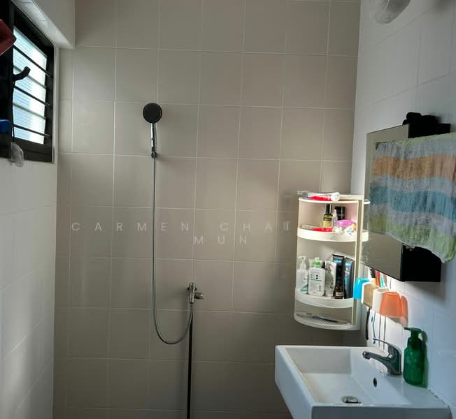 53 Teban Gardens Road HDB Flat For Sale at S$ 495,000 | PropertyGuru Singapore - Bathroom