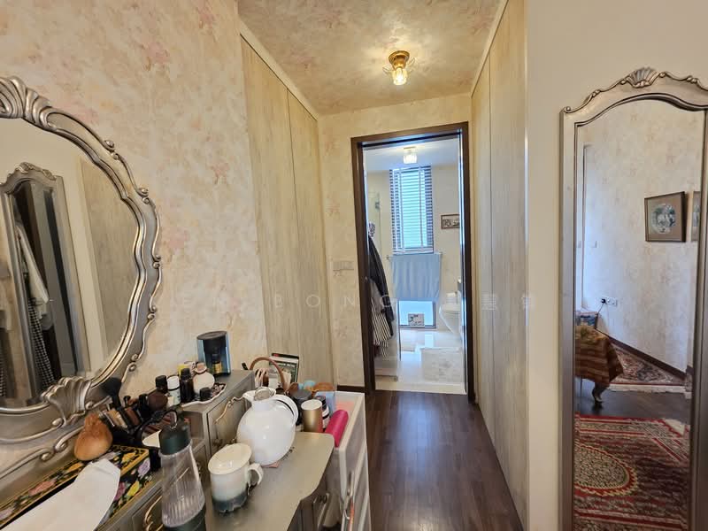 MASTER WITH WALKIN WARDROBE