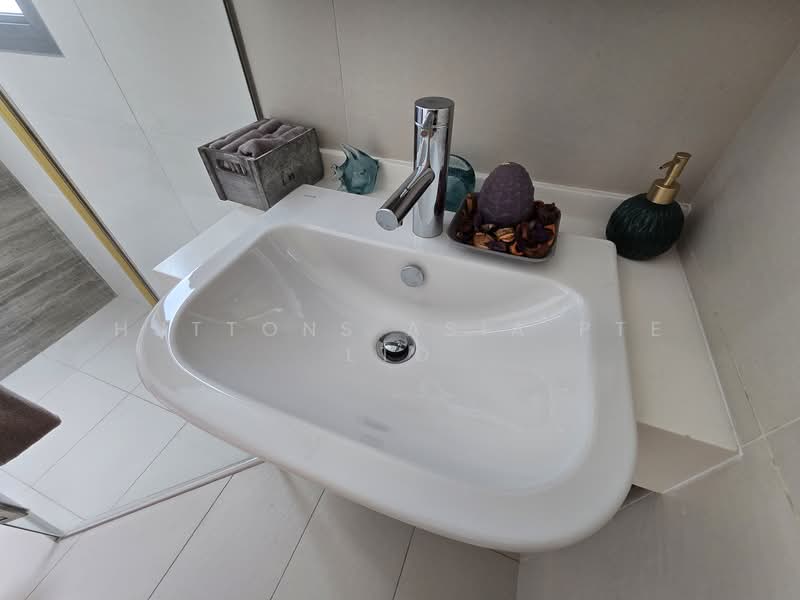 Skies Miltonia Condominium For Sale at S$ 3,550,001 | PropertyGuru Singapore - Bathroom