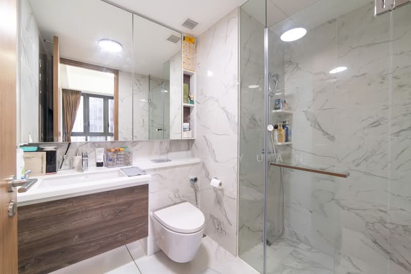 Parc Botannia Condominium For Sale at S$ 1,150,000 | PropertyGuru Singapore - Bathroom 1