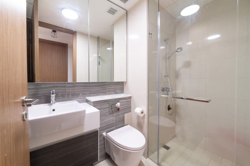 Parc Botannia Condominium For Sale at S$ 1,150,000 | PropertyGuru Singapore - Bathroom 2