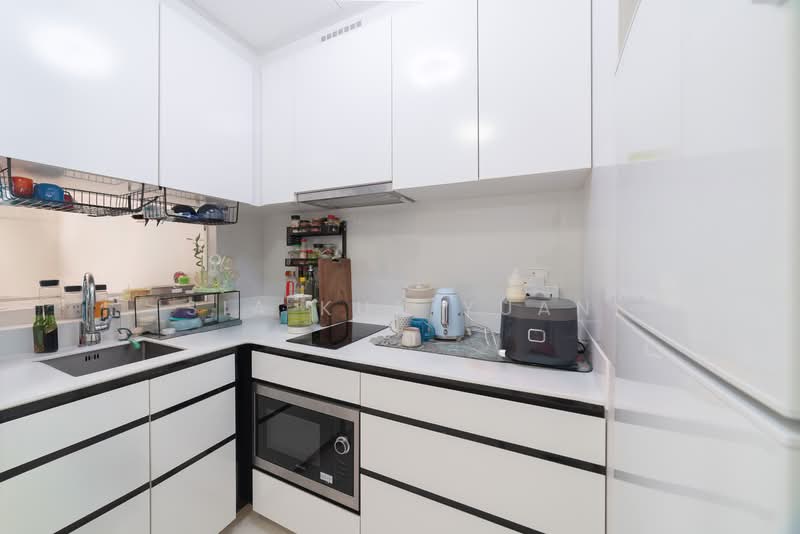 Parc Botannia Condominium For Sale at S$ 1,150,000 | PropertyGuru Singapore - Kitchen