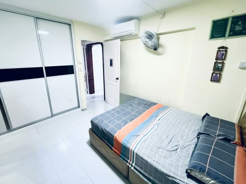 409 Tampines Street 41 HDB Flat For Sale at S$ 600,000 | PropertyGuru Singapore - Bedroom