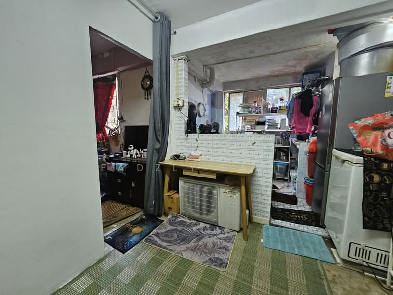 7 Telok Blangah Crescent HDB Flat For Sale at S$ 268,000 | PropertyGuru Singapore - Kitchen