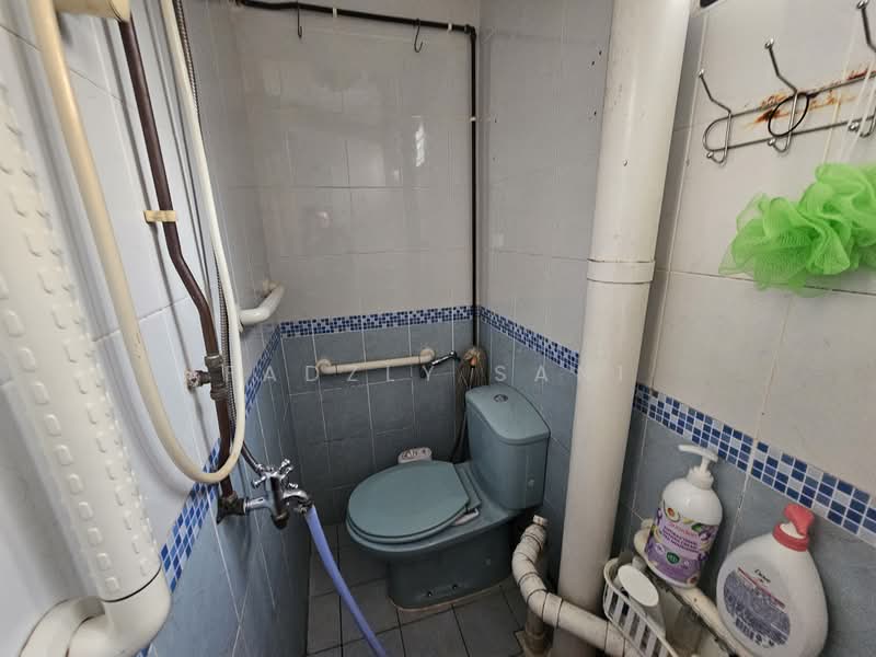 7 Telok Blangah Crescent HDB Flat For Sale at S$ 268,000 | PropertyGuru Singapore - Bathroom
