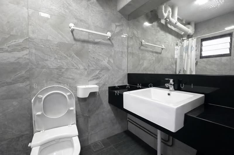 472 Sembawang Drive HDB Flat For Sale at S$ 820,000 | PropertyGuru Singapore - Bathroom