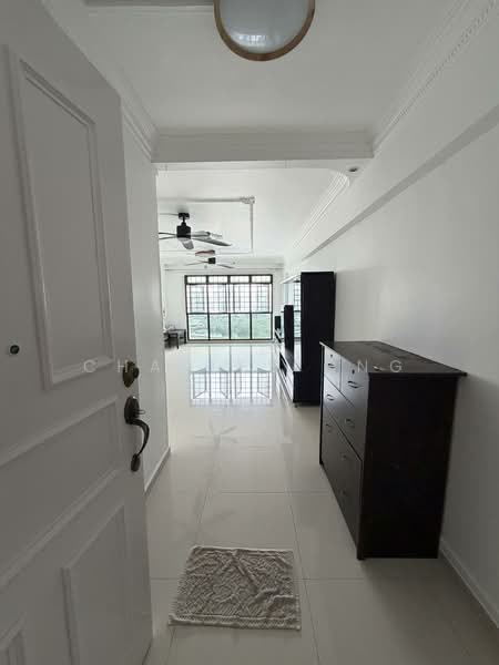 353 Ang Mo Kio Street 32 HDB Flat For Sale at S$ 1,000,000 | PropertyGuru Singapore - Entrance