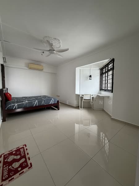 353 Ang Mo Kio Street 32 HDB Flat For Sale at S$ 1,000,000 | PropertyGuru Singapore - Bedroom