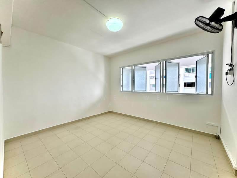327 Jurong East Street 31 HDB Flat For Sale at S$ 810,000 | PropertyGuru Singapore - Common Room