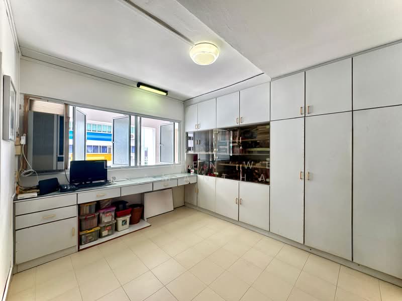327 Jurong East Street 31 HDB Flat For Sale at S$ 810,000 | PropertyGuru Singapore - Common Room