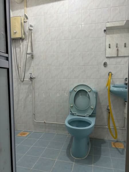 664B Jurong West Street 64, 664B Jurong West Street 64, 3 Bedrooms, 1,032 sqft, HDB Flat For Rent, by Lilian Lee, 500073170 - Bathroom - PropertyGuru.com.sg