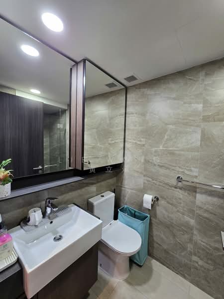 Riverfront Residences Condominium For Sale at S$ 2,900,000 | PropertyGuru Singapore - Bathroom