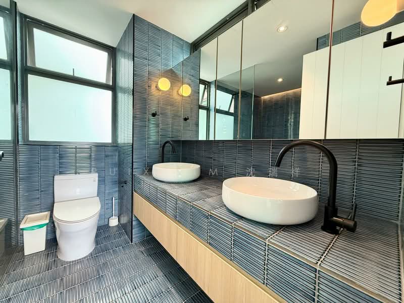 The Topiary Executive Condominium For Sale at S$ 3,290,000 | PropertyGuru Singapore - Master Bathroom