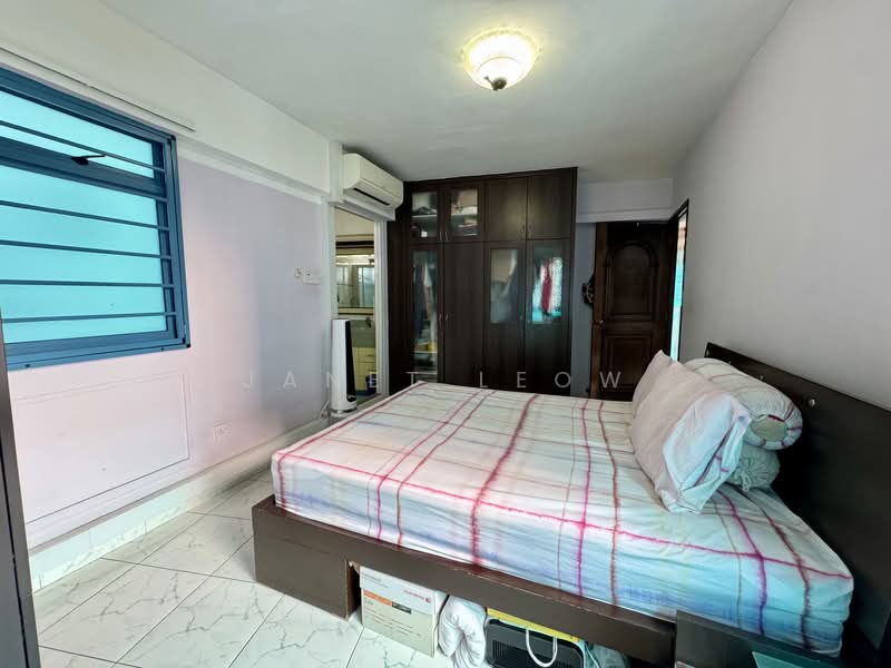 467B Admiralty Drive HDB Flat For Sale at S$ 768,000 | PropertyGuru Singapore - Master bedroom 
