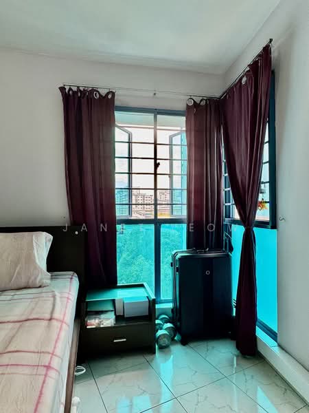 467B Admiralty Drive HDB Flat For Sale at S$ 768,000 | PropertyGuru Singapore - Master bedroom  view 