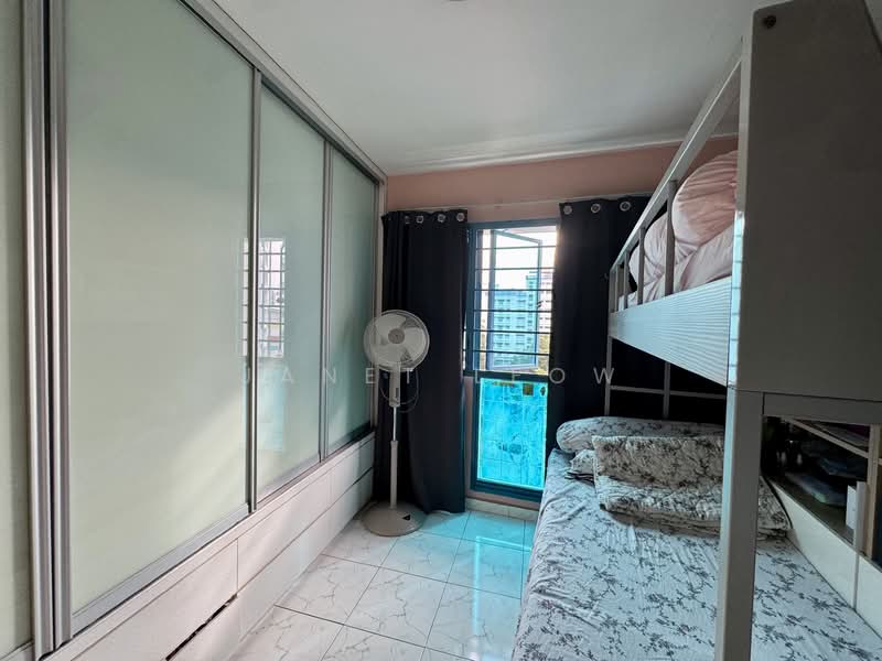 467B Admiralty Drive HDB Flat For Sale at S$ 768,000 | PropertyGuru Singapore - Bedroom 3 