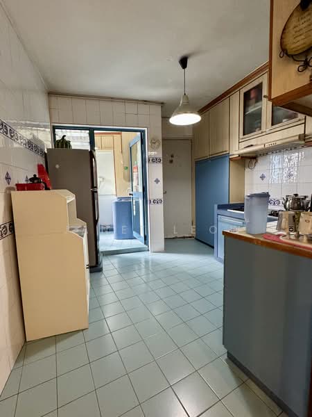 467B Admiralty Drive HDB Flat For Sale at S$ 768,000 | PropertyGuru Singapore - Kitchen