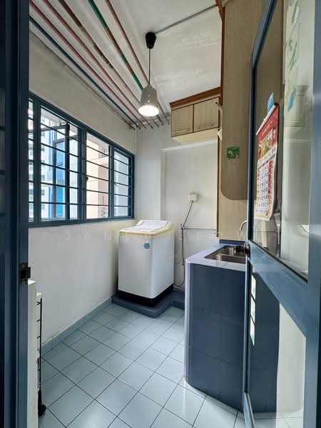 467B Admiralty Drive HDB Flat For Sale at S$ 768,000 | PropertyGuru Singapore - Laundry area. 