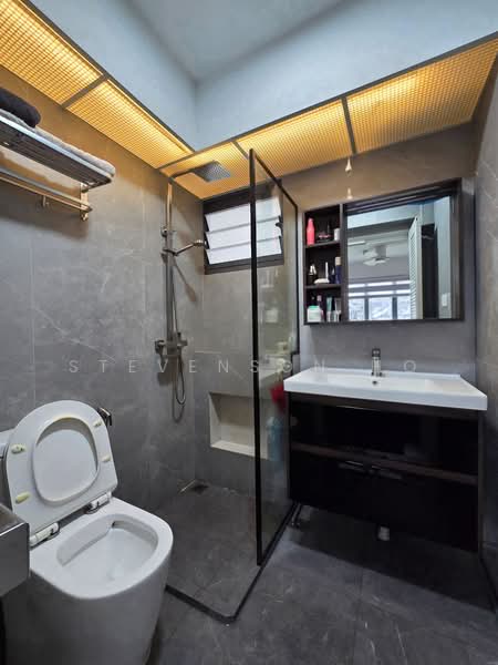 94 Dawson Road HDB Flat For Sale at S$ 900,000 | PropertyGuru Singapore - Bathroom