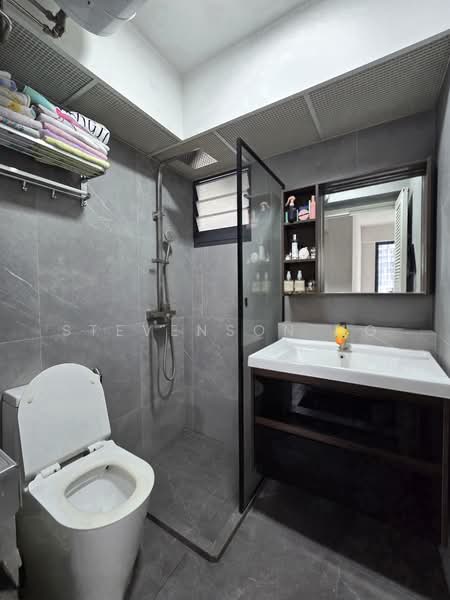 94 Dawson Road HDB Flat For Sale at S$ 900,000 | PropertyGuru Singapore - Bathroom