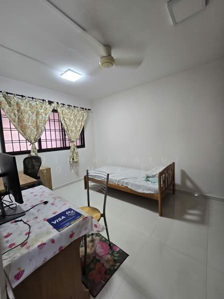 341 Bukit Batok Street 34 HDB Flat For Sale at S$ 428,000 | PropertyGuru Singapore - Bedroom