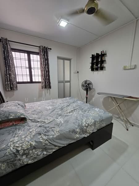 341 Bukit Batok Street 34 HDB Flat For Sale at S$ 428,000 | PropertyGuru Singapore - Bedroom