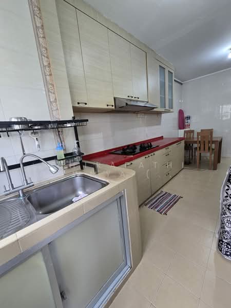 341 Bukit Batok Street 34 HDB Flat For Sale at S$ 428,000 | PropertyGuru Singapore - Kitchen